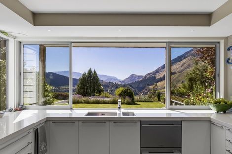 Photo of property in 32 Amber Close, Arthurs Point, Queenstown, 9371