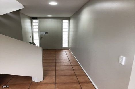 Photo of property in 2/8 Sunnynook Road, Sunnynook, Auckland, 0620