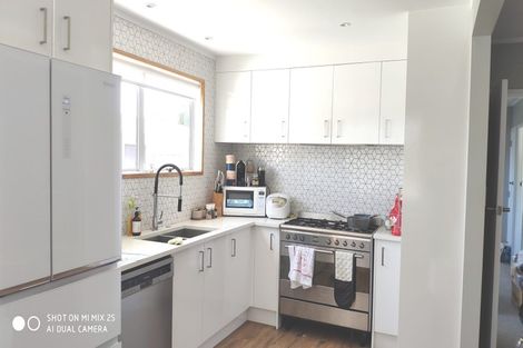 Photo of property in 15 Kelman Road, Kelston, Auckland, 0602