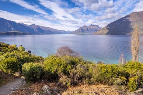 Photo of property in 64 Cedar Drive, Kelvin Heights, Queenstown, 9300