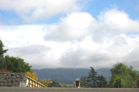 Photo of property in 2/4142a Great North Road, Glendene, Auckland, 0602