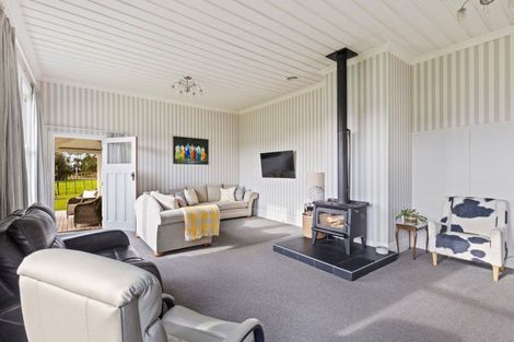 Photo of property in 458 Mountain Road, Lepperton, New Plymouth, 4373