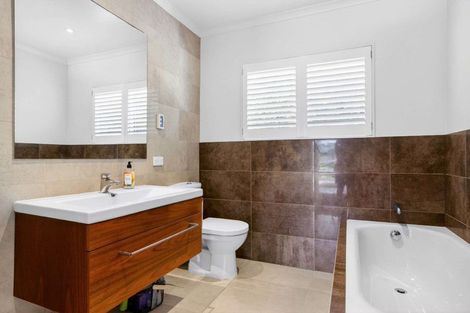 Photo of property in 8a Tipau Street, Torbay, Auckland, 0630