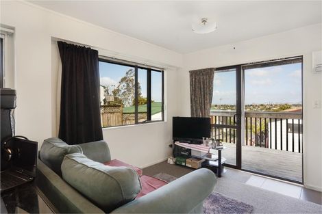 Photo of property in 1/51b Sunset Road, Totara Vale, Auckland, 0632