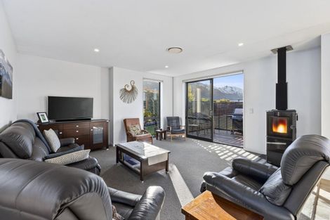 Photo of property in 12 Sapphire Spring Rise, Wanaka, 9305