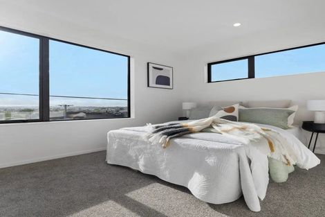 Photo of property in 2/113 Te Atatu Road, Te Atatu South, Auckland, 0610