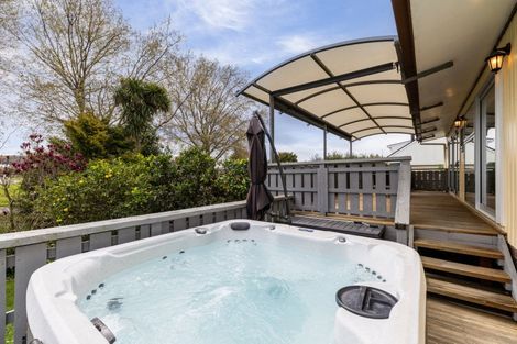 Photo of property in 106 Avondale Road, Taradale, Napier, 4112