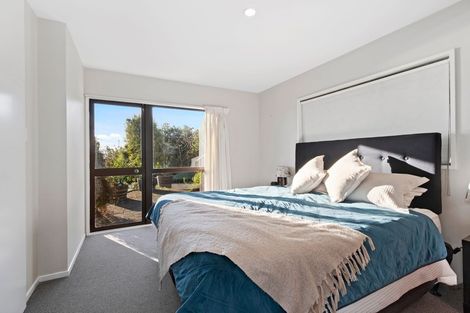 Photo of property in 20 Inverness Lane, Redcliffs, Christchurch, 8081