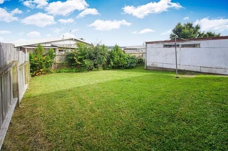 Photo of property in 2/22 Norcross Avenue, Henderson, Auckland, 0612