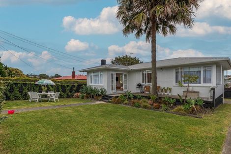 Photo of property in 79 Farquhar Road, Glendene, Auckland, 0602