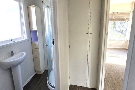 Photo of property in 1/24 Knights Road, Rothesay Bay, Auckland, 0630