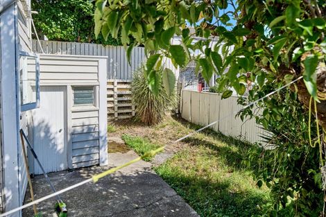 Photo of property in 60 Roxburgh Street, Mount Victoria, Wellington, 6011