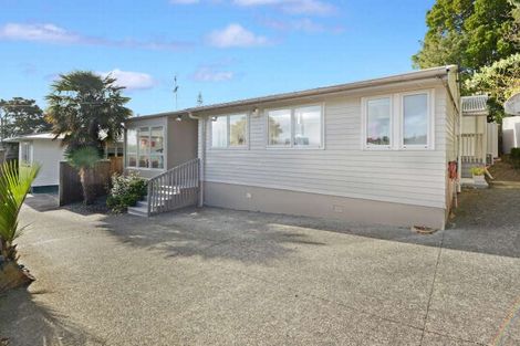 Photo of property in 2/28 Kaipatiki Road, Glenfield, Auckland, 0629