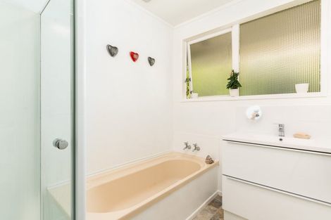 Photo of property in 18 Chisbury Lane, Churton Park, Wellington, 6037