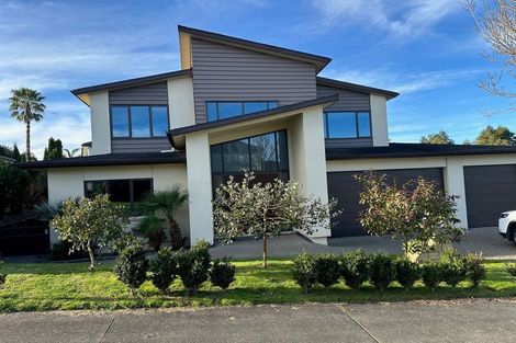 Photo of property in 5 Gibbston Crescent, Flat Bush, Auckland, 2016