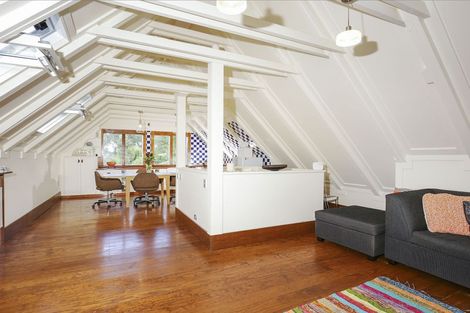 Photo of property in 7 Woontons Lane, Titirangi, Auckland, 0604