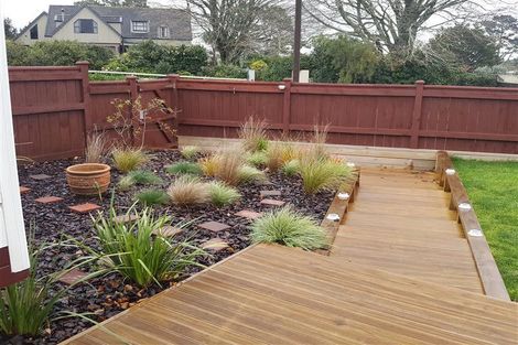 Photo of property in 3 Veale Road, Frankleigh Park, New Plymouth, 4310