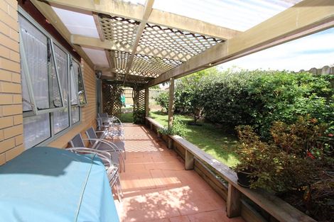 Photo of property in 3 Matilda Place, Weymouth, Auckland, 2103