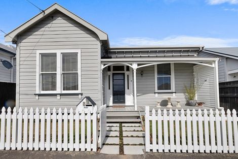 Photo of property in 8 Morley Street, New Plymouth, 4310