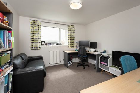 Photo of property in 21 Cheyne Walk, Newlands, Wellington, 6037