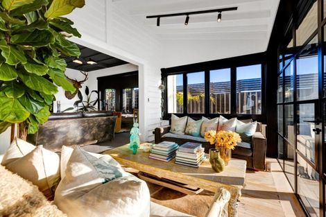 Photo of property in 120 Pendarves Street, New Plymouth, 4312