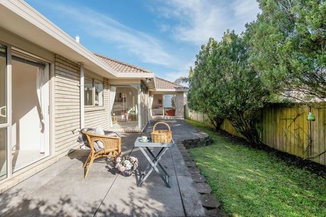 Photo of property in 16 Nad Place, East Tamaki Heights, Auckland, 2016