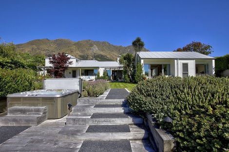 Photo of property in 32 Amber Close, Arthurs Point, Queenstown, 9371