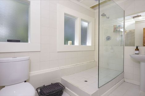 Photo of property in 7 Woontons Lane, Titirangi, Auckland, 0604