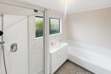 Photo of property in 2 The Glen, Hokowhitu, Palmerston North, 4410