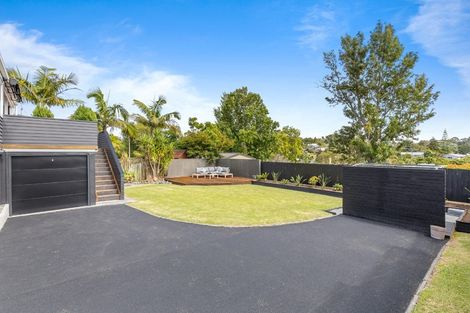 Photo of property in 16 Weatherly Road, Torbay, Auckland, 0630