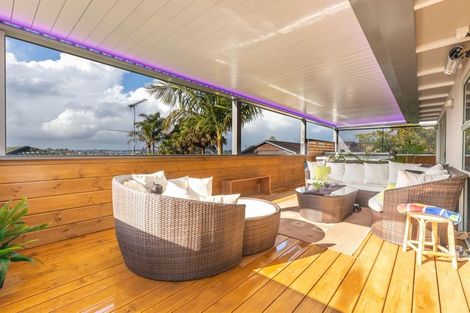 Photo of property in 6 Hogarth Rise, West Harbour, Auckland, 0618