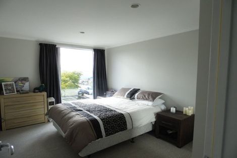 Photo of property in 9w Clearwater Cove, West Harbour, Auckland, 0618