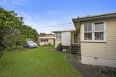 Photo of property in 2 President Avenue, Papakura, 2110