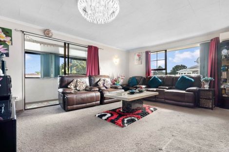 Photo of property in 52 Everglade Drive, Goodwood Heights, Auckland, 2105