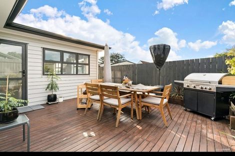 Photo of property in 15a Seaward Place, Wattle Downs, Auckland, 2103