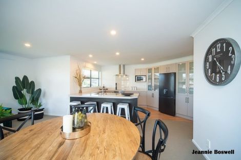 Photo of property in 8 Medallion Court, Kelvin Grove, Palmerston North, 4414
