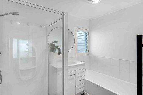 Photo of property in 12 Merida Place, Unsworth Heights, Auckland, 0632