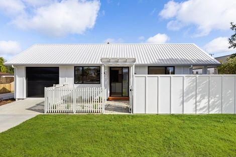 Photo of property in 247 Shakespeare Street, Leamington, Cambridge, 3432