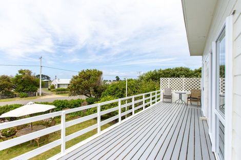 Photo of property in 30 Seaview Road, Herbertville, Dannevirke, 4970