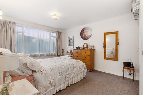 Photo of property in 220 Centreway Road, Orewa, 0931