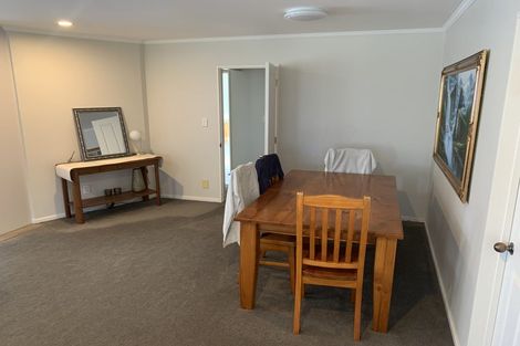 Photo of property in 21a Eske Place, Highland Park, Auckland, 2010