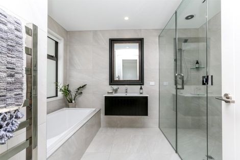 Photo of property in 1 Tupare Place, Highlands Park, New Plymouth, 4312