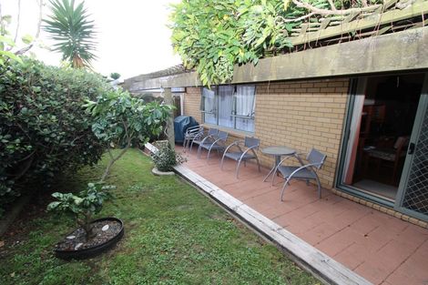 Photo of property in 3 Matilda Place, Weymouth, Auckland, 2103