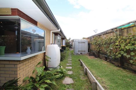 Photo of property in 3 Matilda Place, Weymouth, Auckland, 2103