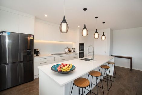 Photo of property in 76 Johnstone Drive, Fitzherbert, Palmerston North, 4410