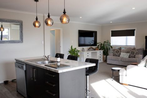 Photo of property in 4 Ash Close, Levin, 5510