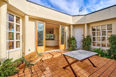 Photo of property in 20 Hadfield Terrace, Kelburn, Wellington, 6012