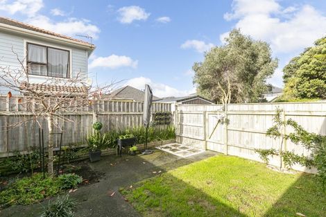 Photo of property in 10/171 Queens Drive, Lyall Bay, Wellington, 6022