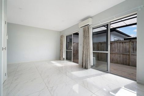 Photo of property in 4a Glenvil Lane, Te Atatu Peninsula, Auckland, 0610