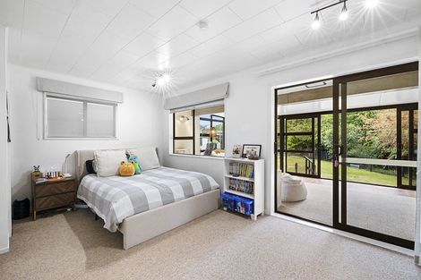 Photo of property in 14 Winstone Place, Highlands Park, New Plymouth, 4312